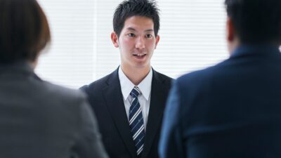 「肩の角度」を2度だけ変えると、面接官の印象が変わるって知ってましたか？