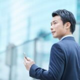 「ピシッとした姿勢」は、むしろ“警戒心”を伝えてしまう。