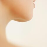 話すとき、“あご”の角度で印象が激変する― 0.5度の違いが「支配」か「信頼」かを決めている
