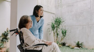 【介護職の手取り16万円】生活できる？給料のリアルと収入アップの方法を徹底解説