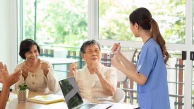 【リアル解説】介護職の手取り20万は普通？平均給料・夜勤なしの働き方・収入アップ術まで徹底解説