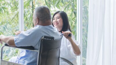 【2025年版】介護福祉士の8万円手当が貰えない理由とは？対象条件・実態・対処法まで徹底解説