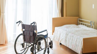 【介護士の男性は結婚できない？】独身率・理由・対処法を元介護士が徹底解説