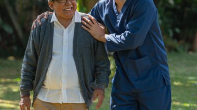 【介護職必見】グループホームに向いてる人の特徴7選｜向かない人との違いも解説